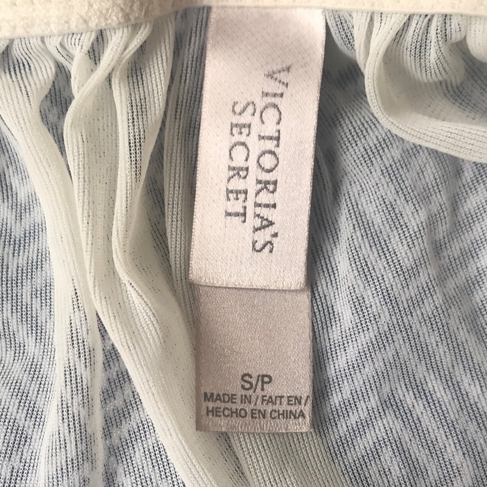 Victoria Secret - Picture 3 of 5